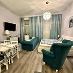 Lägenhet Kings Main Square Apartment