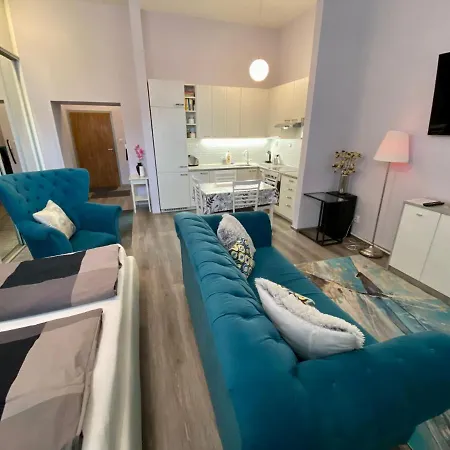 Kings Main Square Apartment - Ac - Balcony - Coffee Machine - Washer - Kitchen- Parking Poprad