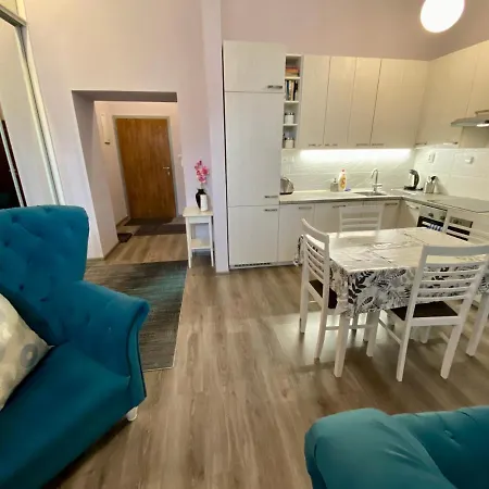 Kings Main Square * פופראד