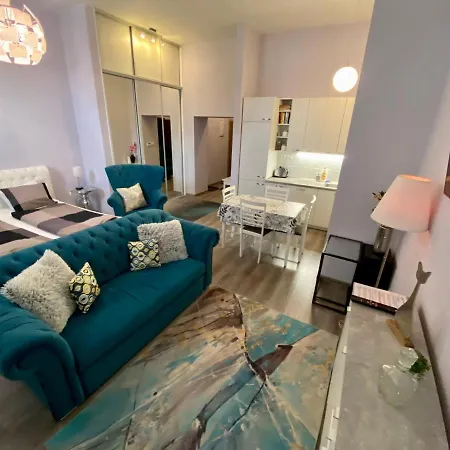 Kings Main Square Apartment - Ac - Balcony - Coffee Machine - Washer - Kitchen- Parking Apartment Poprad