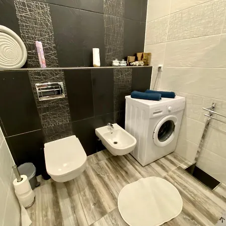 Kings Main Square Apartment - Ac - Balcony - Coffee Machine - Washer - Kitchen- Parking Apartment Poprad