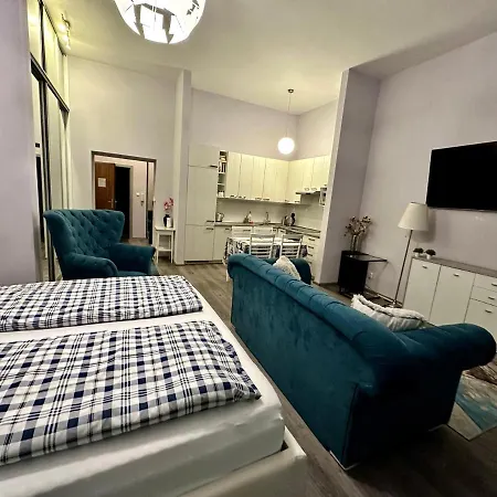 Kings Main Square Apartment - Ac - Balcony - Coffee Machine - Washer - Kitchen- Parking Poprad