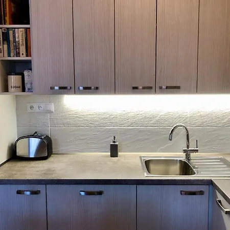 Kings Main Square Apartment *