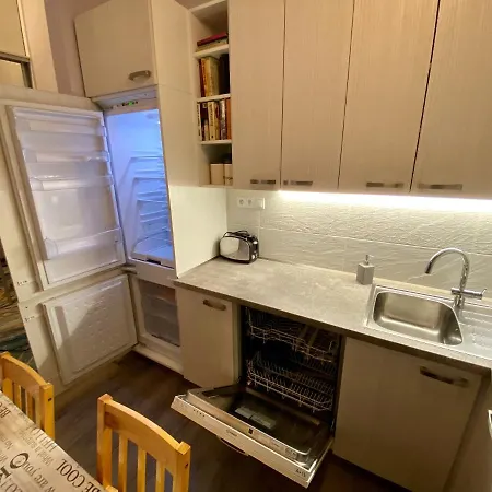 Kings Main Square Apartment - Ac - Balcony - Coffee Machine - Washer - Kitchen- Parking
